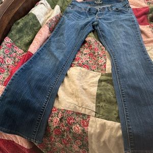 Old Navy jeans ( The Flirt) size 2 short